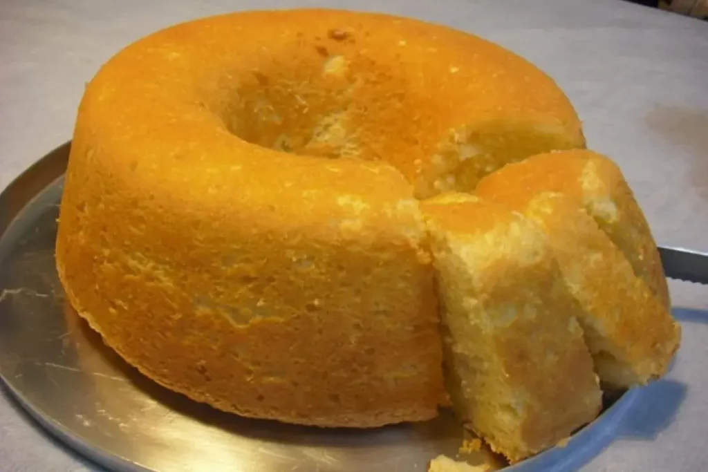 Bolo de mandioca com coco